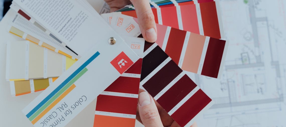 Paleta kolorów RAL – czym jest i jakie ma zastosowanie w reklamie